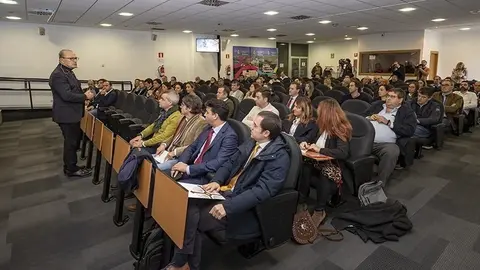 11:00 horas. Sal&oacute;n de actos del PCTCAN
El consejero de Industria, Turismo, Innovaci&oacute;n, Transporte y Comercio, Francisco Javier L&oacute;pez Marcano, inaugura la jornada &lsquo;Inversiones para la modernizaci&oacute;n del tejido industrial de Cantabria&rsquo;.
