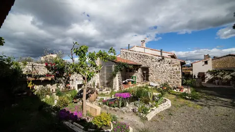 Una casa rural, en Patones, sin turismo durante a Pandemia Covid-19  en Abril 30, 2020 en Patones, Madrid, Espa&ntilde;a