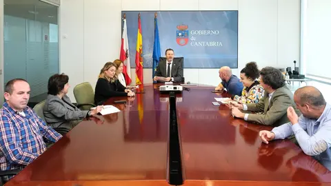 11:30 horas. Sala de reuniones de la Consejer&iacute;a de Desarrollo Rural, Ganader&iacute;a, Pesca, Alimentaci&oacute;n y Medio Ambiente (planta 3). El consejero de Desarrollo Rural, Ganader&iacute;a, Pesca, Alimentaci&oacute;n y Medio Ambiente, Guillermo Blanco, se re&uacute;ne con ganaderos de AFTECA y representantes de la Fundaci&oacute;n Bot&iacute;n para hacer balance de este programa. 10 de enero de 2023 &copy; Ra&uacute;l Lucio