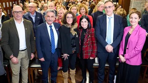 10/1/23  SANTANDER
ep ministra sanidad 

La ministra de Sanidad, Carolina Darias, y el presidente de Cantabria, Miguel &Aacute;ngel Revilla, presiden el acto de entrega de la Cruz de la Orden Civil de Sanidad a Aurora Aguilar, coordinadora de Enfermer&iacute;a de la Zona de Salud de Li&eacute;bana.

FOTO: Juan Manuel Serrano Arce

