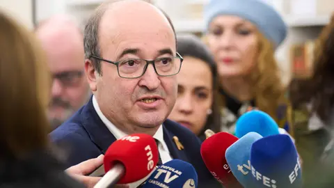 11/1/23  SANTANDER
ep El ministro de Cultura, , Miquel Iceta, visita el Archivo Lafuente junto con el vicepresidente y consejero, Pablo Zuloa; Gema Igual Ortiz, Alcaldesa de Santander


FOTO: Juan Manuel Serrano Arce
