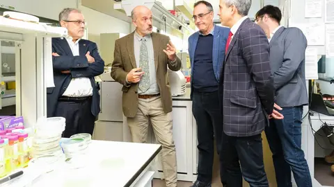 11:30 horas. Instituto de Biomedicina y Biotecnolog&iacute;a de Cantabria (IBBTEC) (c/ Albert Einstein 22, Santander). El vicepresidente y consejero de Universidades, Igualdad, Cultura y Deporte, Pablo Zuloaga, y el consejero de Sanidad, Ra&uacute;l Pesquera, visitan las instalaciones del IBBTEC. 12 de enero de 2023 &copy; Ra&uacute;l Lucio