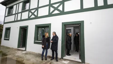 10:00 horas. Ayuntamiento de Santa Cruz de Bezana.  Pl. Cantabria, N&ordm;1, Santa Cruz de Bezana
La consejera de Empleo y Pol&iacute;ticas Sociales, Eugenia G&oacute;mez de Diego, se re&uacute;ne con el alcalde, Alberto Garc&iacute;a, y, a continuaci&oacute;n, visitan obras de su departamento en el municipio.
