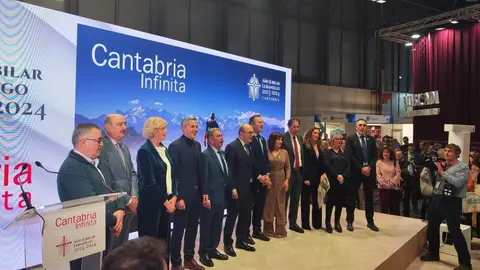 EuropaPress_4936454_representantes_cantabria_stand_fitur