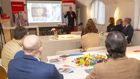 09:30 horas. Restaurante Deluz, Santander
El vicepresidente y consejero de Universidades, Igualdad, Cultura y Deporte, Pablo Zuloaga, inaugura la jornada &lsquo;Innovaci&oacute;n y Retos de las Pymes c&aacute;ntabras&rsquo;.
 25 ENERO 2022 &copy; Miguel De la Parra
