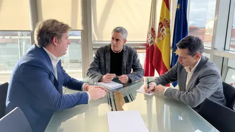 10:00.- Gobierno de Cantabria
El vicepresidente y consejero de Universidades, Igualdad, Cultura y Deporte, Pablo Zuloaga, se re&uacute;ne con el alcalde de Reoc&iacute;n, Pablo Diestro. 1 FEBRERO 2023 &copy;&nbsp;Oficina de comunicaci&oacute;n