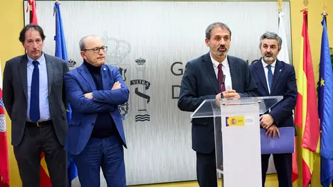 8/2/23  SANTANDER
EP reuni&oacute;n que hay en delegaci&oacute;n del gobierno sobre los trenes 

Xavier Flores; Ainoa Qui&ntilde;ones como Delegada de Gobierno; Javier lOpez Marcano; Jose Luis Gochicoa; Alejandro Jesus calvo

FOTO: Juan Manuel Serrano Arce

                      
