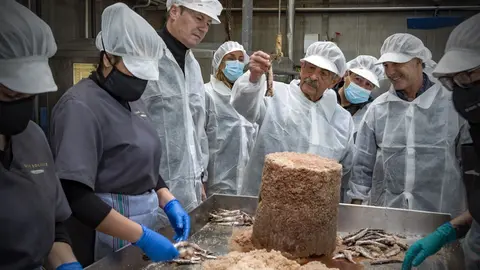12:30 horas. Sede de Don Bocarte, Santo&ntilde;a

El presidente de Cantabria, Miguel &Aacute;ngel Revilla, y el consejero de Desarrollo Rural, Ganader&iacute;a, Pesca, Alimentaci&oacute;n y Medio Ambiente, Guillermo Blanco, visitan las instalaciones de esta empresa conservera. 
