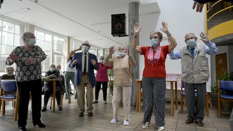 Carballo. A Coru&ntilde;a
Residencia de mayores de Carballo despu&eacute;s que la  Xunta ha decidido levantar todas las restricciones activadas en el &uacute;ltimo a&ntilde;o y medio en residencias de mayores y centros de d&iacute;a, por lo que los usuarios pueden volver a la vida normal, tanto individual como colectiva.

19/06/2021
Foto: M. Dylan / Europa Press