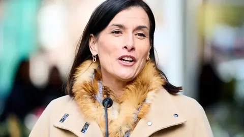 14/2/23  SANTANDER
ep pp Elias Bendodo 


El&iacute;as Bendodo, hace un recorrido por Santander y visita el mercado de La Esperanza, junto con la presidenta auton&oacute;mica del PP, Mar&iacute;a Jos&eacute; S&aacute;enz de Buruaga, y la alcaldesa de la capital, Gema Igual

FOTO: Juan Manuel Serrano Arce

