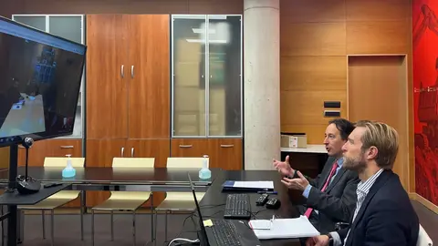 09:00 horas. Despacho del consejero de Obras P&uacute;blicas, Ordenaci&oacute;n del Territorio y Urbanismo. El consejero de Obras P&uacute;blicas, Ordenaci&oacute;n del Territorio y Urbanismo, Jos&eacute; Luis Gochicoa, mantiene, una reuni&oacute;n de coordinaci&oacute;n para la mejora de las comunicaciones ferroviarias, por videoconferencia, con el consejero de Medio Rural y Cohesi&oacute;n Territorial de Asturias, Alejandro Jes&uacute;s Calvo Rodr&iacute;guez.