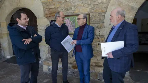 12:00.- Ayuntamiento de Escalante (punto de partida) 
El consejero de Industria, Turismo, Innovaci&oacute;n, Transporte y Turismo, Javier L&oacute;pez Marcano, visita varias obras de su consejer&iacute;a en el municipio de Escalante. 
24 FEBRERO 2024 &copy; Miguel De la Parra