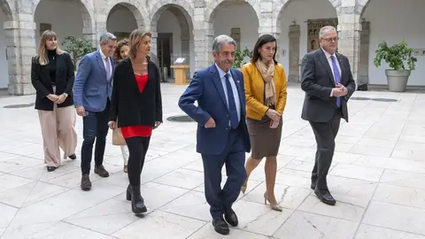 09:30 horas. Parlamento de Cantabria
El presidente de Cantabria, Miguel &Aacute;ngel Revilla y el vicepresidente y consejero de Universidades, Igualdad, Cultura y Deporte, Pablo Zuloaga, participan en el acto 'Por un mundo digital inclusivo: innovaci&oacute;n y tecnolog&iacute;a para la igualdad de g&eacute;nero', organizado por la Asociaci&oacute;n de Empresarias de Cantabria. 7 MARZO 2023 &copy; Miguel De la Parra