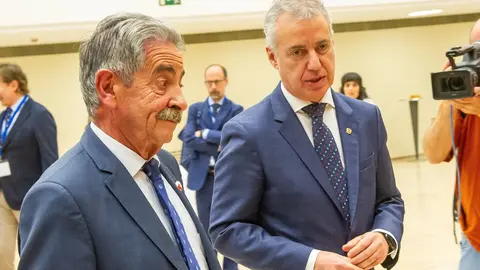 El Lehendakari Urkullu recibe al Presidente de Cantabia Miguel Angel Revilla a sullegada a la Comision Arco Atlanatico en San Sebastian 24/05/2022 - foto Unanue