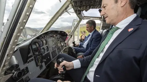 11:30 horas. Helipuerto de Jaedo, Ruente
El presidente de Cantabria, Miguel &Aacute;ngel Revilla, y el consejero de Desarrollo Rural, Ganader&iacute;a, Pesca, Alimentaci&oacute;n y Medio Ambiente, Guillermo Blanco, visitan la base de la Brigada de Refuerzo de Incendios Forestales (BRIF).
