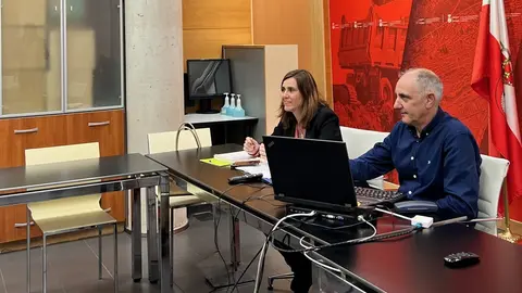 12:30 horas. Consejer&iacute;a de Obras P&uacute;blicas Ordenaci&oacute;n del Territorio y Urbanismo (3&ordf; planta)La consejera de Obras P&uacute;blicas, Ordenaci&oacute;n del Territorio y Urbanismo, Paula Fern&aacute;ndez, participa, por videoconferencia, en la reuni&oacute;n de la comisi&oacute;n de seguimiento del convenio soterramiento del ferrocarril en Torrelavega.Cobertura de foto