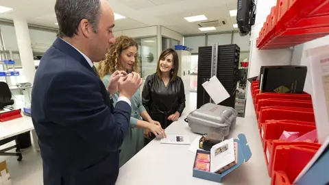 12:00 horas. ERZIA Technologies (C. Josefina de la Maza, 4, Santander)
La consejera de Econom&iacute;a y Hacienda, Ana Bel&eacute;n &Aacute;lvarez, visita la empresa ERZIA Technologies, beneficiaria de fondos europeos del Plan de Recuperaci&oacute;n, Transformaci&oacute;n y Resiliencia. 20 MARZO 2023 &copy;&nbsp;Miguel De la Parra