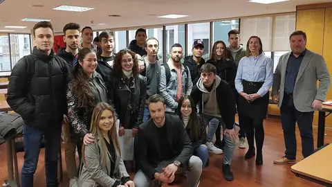 Estudiantes de Grado Superior de Marketing y Publicidad del IES Las Llamas vistan la sede del ICANE
31 ene 20