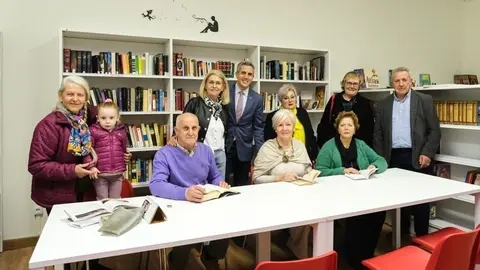19:30 horas. San Felices de Buelna. El vicepresidente y consejero de Universidades Igualdad, Cultura y Deporte, Pablo Zuloaga, inaugura la biblioteca del municipio. 20 de marzo de 2023 &copy; Ra&uacute;l Lucio