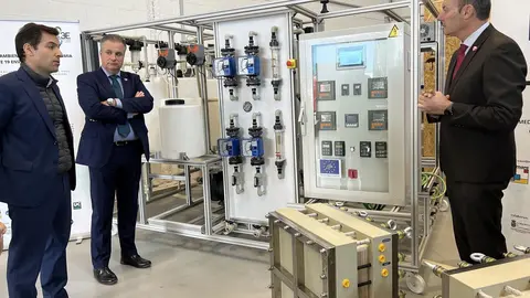 12:30 horas. Apria Systems, Pol&iacute;gono de Morero Parcela P2-12, Nave 1- Puerta 5, Guarnizo

El consejero de Desarrollo Rural, Ganader&iacute;a, Pesca, Alimentaci&oacute;n y Medio Ambiente, Guillermo Blanco, asiste al ensamblaje de la planta piloto de producci&oacute;n de energ&iacute;a azul renovable del proyecto LIFE-3E, con motivo del D&iacute;a Mundial del Agua.
 22 MAR 22
 