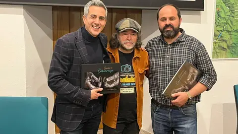 19:00 horas. Ecomuseo de Valle (Cabu&eacute;rniga)

El vicepresidente y consejero de Universidades, Igualdad, Cultura y Deporte, Pablo Zuloaga, asiste a la presentaci&oacute;n del libro &lsquo;Sucedi&oacute; en Cabu&eacute;rniga&rsquo; de Vicente Ansola.