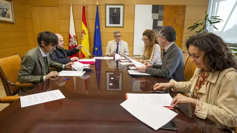 09:45 horas. Gobierno de Cantabria (1&ordf;planta)
El vicepresidente y consejero de Universidades, Igualdad, Cultura y Deporte, Pablo
Zuloaga, participa en la comisi&oacute;n mixta entre el Gobierno de Cantabria y el
Obispado de Santander para el patrimonio de la Iglesia Cat&oacute;lica en Cantabria. 29 MARZO 2023 &copy; Miguel De la Parra