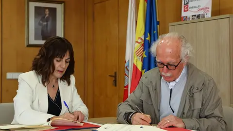 11:30 horas. Despacho de la consejera de Econom&iacute;a y Hacienda
La consejera de Econom&iacute;a y Hacienda, Ana Bel&eacute;n &Aacute;lvarez, firma un convenio de colaboraci&oacute;n con Casa de Europa en Cantabria. &copy;R.I. Rafi