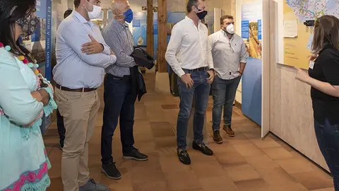 11:00 horas. Fontibre, Campoo de Suso
El consejero de Desarrollo Rural, Ganader&iacute;a, Pesca, Alimentaci&oacute;n y Medio Ambiente, Guillermo Blanco, visita el Centro de Visitantes del r&iacute;o Ebro. 
