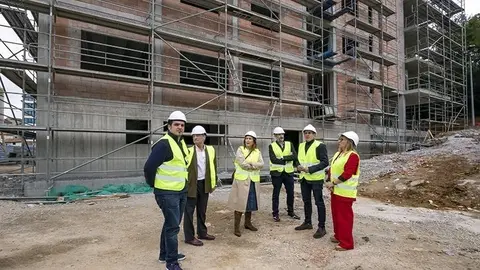 12:45.- Solares (Centro, junto a Mina Pepita) 
El vicepresidente y consejero de Universidades, Igualdad, Cultura y Deporte, Pablo Zuloaga, y la consejera de Empleo y Pol&iacute;ticas Sociales,&nbsp;Eugenia G&oacute;mez de Diego, visitan las obras del nuevo centro de atenci&oacute;n a la dependencia (residencia de mayores) 