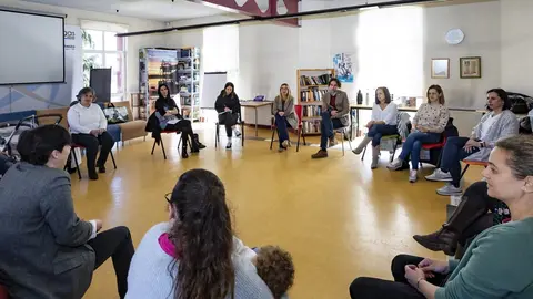 11:00 horas. Biblioteca Municipal Miguel Artigas. Calle Fern&aacute;ndez Hontoria, 1, El Astillero 
La consejera de Empleo y Pol&iacute;ticas Sociales, Eugenia G&oacute;mez de Diego, asiste al cierre del grupo de Astillero `Afecto Primaria&rsquo; del Programa de Apoyo Integral a las Familias (PAIF).
