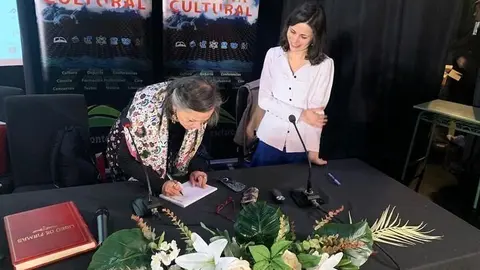 Alicia y Celia presentaron su libro Por el Amor al Arte (1)