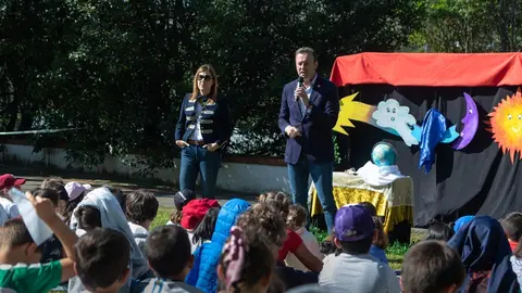 11:00 horas. Finca del Marqu&eacute;s de Valdecilla, Paseo Santa Matilde, 9, Valdecilla (Medio Cudeyo)
El consejero de Desarrollo Rural, Ganader&iacute;a, Pesca, Alimentaci&oacute;n y Medio Ambiente, Guillermo Blanco, asiste a la representaci&oacute;n de la obra de teatro &lsquo;La tierra est&aacute; hechizada&rsquo; sobre el medio ambiente y el cambio clim&aacute;tico. &copy; R.I. Rafi
