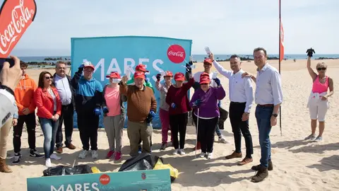 12:00 horas. Playa de Trengand&iacute;n, Noja. (Punto de encuentro: Bar El Pirata)
El consejero de Desarrollo Rural, Ganader&iacute;a, Pesca, Alimentaci&oacute;n y Medio Ambiente, Guillermo Blanco, participa en la jornada de la limpieza de la playa de Trengand&iacute;n dentro del proyecto Mares Circulares. &copy; R.I. Rafi