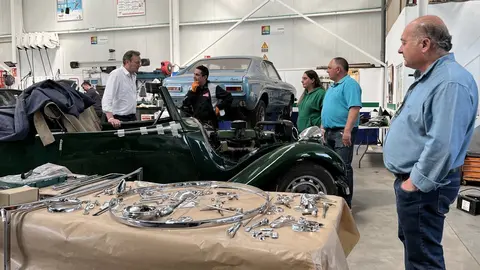 12:30 horas Villacarriedo
 
El consejero de Desarrrollo Rural, Ganader&iacute;a, Pesca, Alimentaci&oacute;n y Medio Ambiente, Guillermo Blanco, visita un proyecto de emprendimiento financiado con fondos LEADER a trav&eacute;s del Grupo de Acci&oacute;n Local (GAL) Valles Pasiegos. Posteriormente, a las 13:00 horas, visita otro proyecto de emprendimiento en Villafufre. COBERTURA DE NOTA Y FOTO 21 ABRIL 2023 &copy;&nbsp;Miguel De la Parra
 