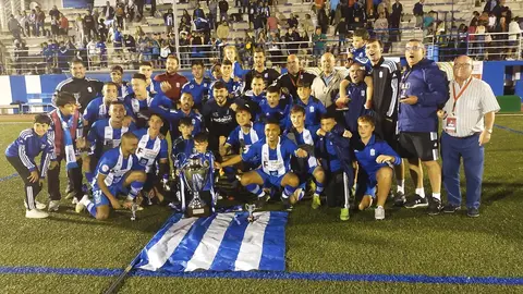 Rafa foto de familia festejando el t&iacute;tulo de Copa de la RFEF 15 septiembre 2022