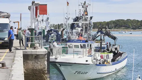 EuropaPress_5147367_El_barco_gallego_del_que_un_pescador_cayo_al_mar_y