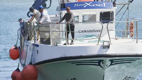 EuropaPress_5147368_El_barco_gallego_del_que_un_pescador_cayo_al_mar_y