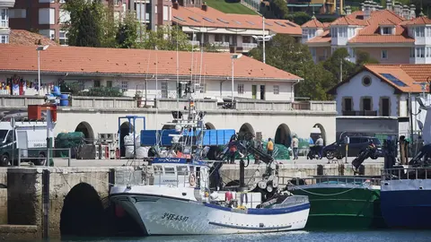 EuropaPress_5147387_El_barco_gallego_del_que_un_pescador_cayo_al_mar_y