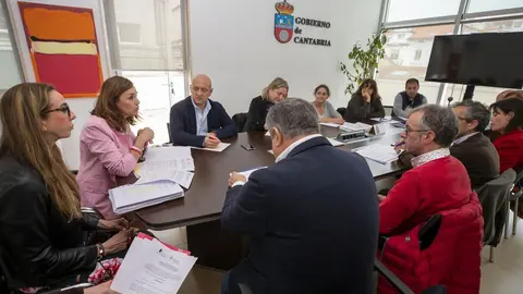 10:00 horas. Gobierno de Cantabria
La consejera de Presidencia, Interior, Justicia y Acci&oacute;n Exterior, Paula Fern&aacute;ndez,
preside la reuni&oacute;n de la Comisi&oacute;n de Espect&aacute;culos P&uacute;blicos y Actividades
Recreativas.  26 abril 2023 &copy; Miguel De la Parra