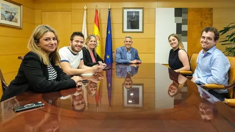 16:00 horas. Gobierno de Cantabria. El vicepresidente y consejero de Universidades, Igualdad, Cultura y Deporte, Pablo Zuloaga, recibe a la presidenta del Consejo de la Juventud de Espa&ntilde;a, Andrea Gonz&aacute;lez Henry. 28 de abril de 2023 &copy; Ra&uacute;l Lucio