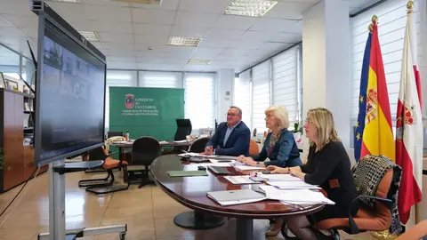 17:00 horas. Despacho de la consejera de Educaci&oacute;n y Formaci&oacute;n Profesional. La consejera de Educaci&oacute;n y Formaci&oacute;n Profesional, Marina Lomb&oacute;, participa por videoconferencia en la Conferencia Sectorial de Educaci&oacute;n. &copy; Ra&uacute;l Lucio 10 de mayo de 2023