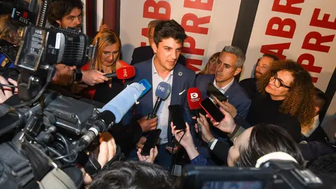 Daniel Fernandez - pegada carteles 12.05.23