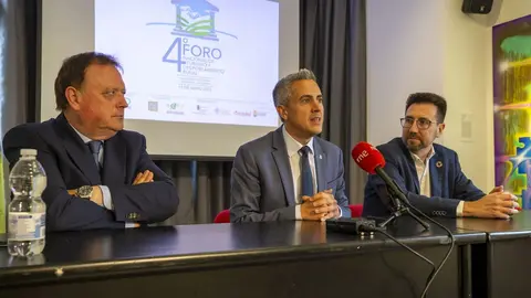 09:30 horas. Casa de Cultura de Colindres
El vicepresidente y consejero de Universidades, Igualdad, Cultura y Deporte, Pablo
Zuloaga, participa en la inauguraci&oacute;n del 4&ordm; Foro Nacional de Turismo y
Despoblamiento Rural 12 mayo 2023 &copy; Miguel De la Parra