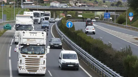Manifestacion de transportistas, entre Santander y Torrelavega.
21/3/22 Saantander-Torrelavega

FOTOGRAFIA: JUAN MANUEL SERRANO ARCE
