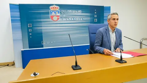 10:30 horas. Sala de prensa del Gobierno de Cantabria. El vicepresidente y consejero de Universidades, Igualdad, Cultura y Deporte, Pablo Zuloaga, informa, en rueda de prensa, de los acuerdos del Consejo de Gobierno. 4 de mayo de 2023 &copy; Ra&uacute;l Lucio