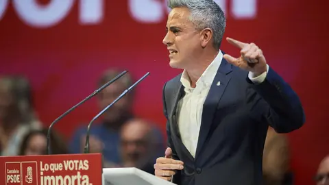EuropaPress_5217372_El_candidato_del_PSOE_a_la_Presidencia_de_Cantabri