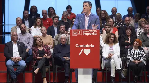 EuropaPress_5217369_El_presidente_del_Gobierno_y_secretario_general_de