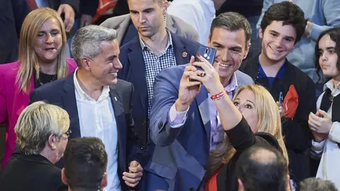 EuropaPress_5217069_El_secretario_general_del_PSOE_y_presidente_del_Go