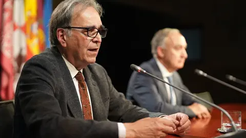 20230524. Valladolid. Foto: Joaqu&iacute;n Rivas / Photogenic, el ministro de Universidades, Joan Subirats, visita la Universidad de Valladolid para mantener una reuni&oacute;n de trabajo con el equipo rectoral y un encuentro con los representantes de la comunidad universitaria. En la sala de prensa del Palacio de Santa Cruz&nbsp;(Valladolid).