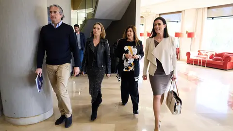 14/4/23  SANTANDER
ep Cuca Gamarra 


La secretaria general del PP y la presidenta del partido en Cantabria, Mar&iacute;a Jos&eacute; S&aacute;enz de Buruaga, clausuran el acto de presentaci&oacute;n del programa marco municipal para las elecciones del 28 de mayo

FOTO: Juan Manuel Serrano Arce

